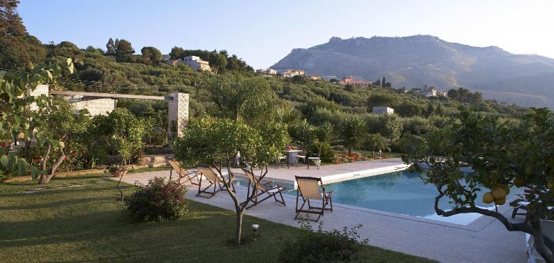 Baglio Sant'Andrea Bed & Breakfast Валдериче Екстериор снимка