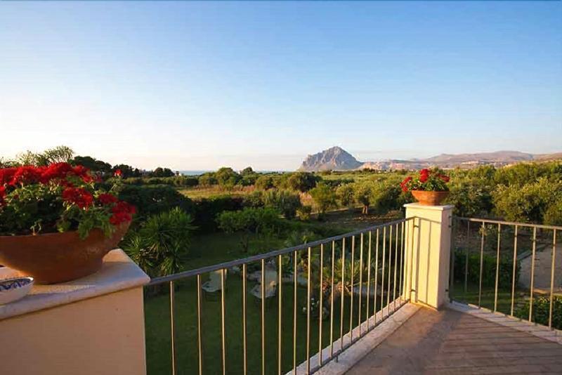 Baglio Sant'Andrea Bed & Breakfast Валдериче Екстериор снимка