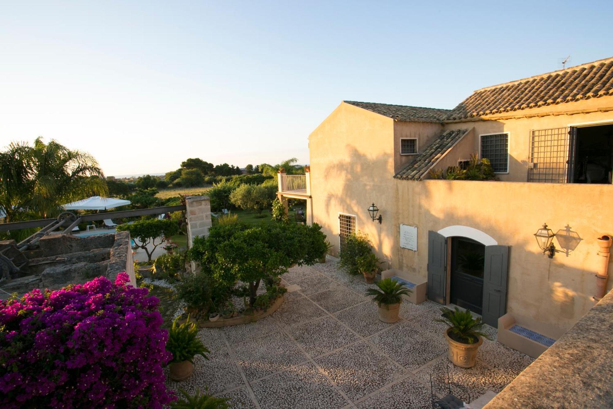 Baglio Sant'Andrea Bed & Breakfast Валдериче Екстериор снимка