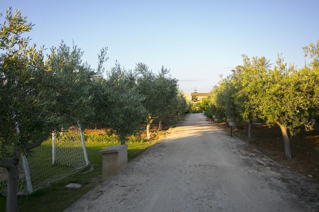 Baglio Sant'Andrea Bed & Breakfast Валдериче Екстериор снимка