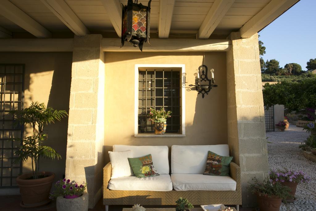 Baglio Sant'Andrea Bed & Breakfast Валдериче Екстериор снимка