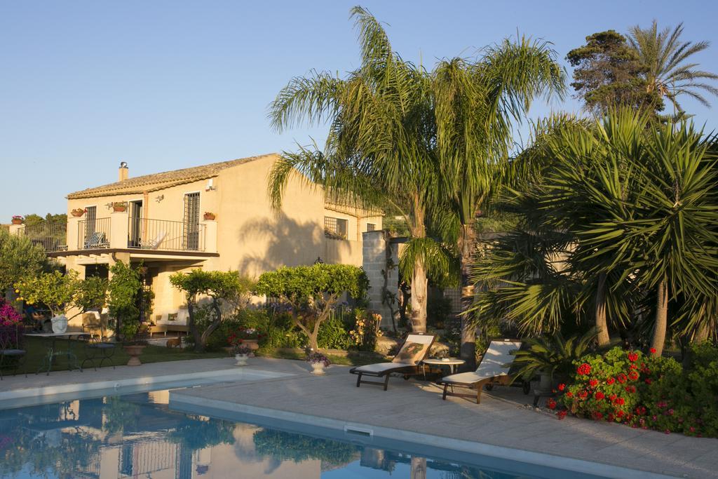 Baglio Sant'Andrea Bed & Breakfast Валдериче Екстериор снимка