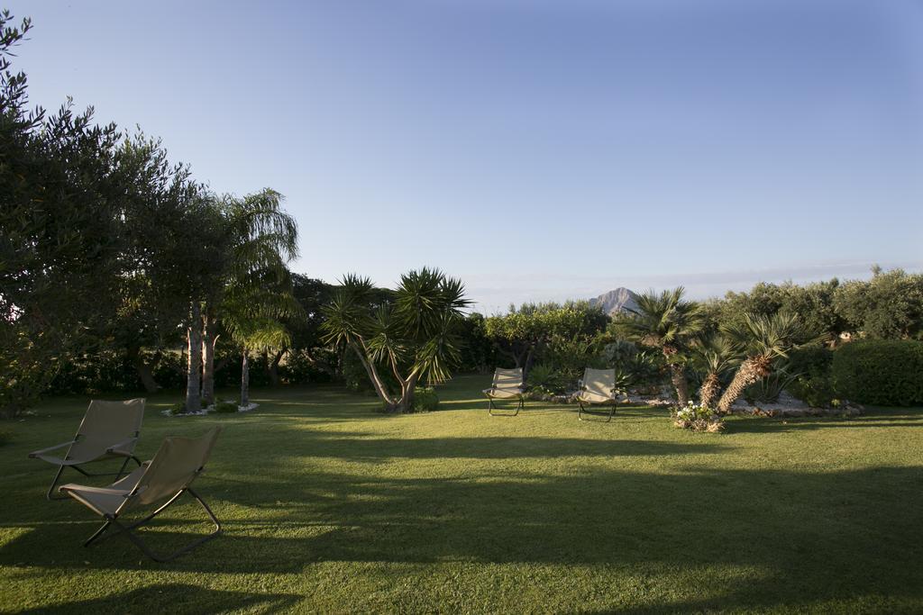Baglio Sant'Andrea Bed & Breakfast Валдериче Екстериор снимка